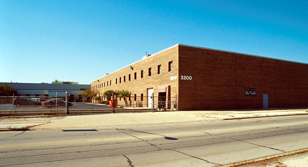 More Photos Of 3250 S Central Ave, Cicero Warehouse For Lease