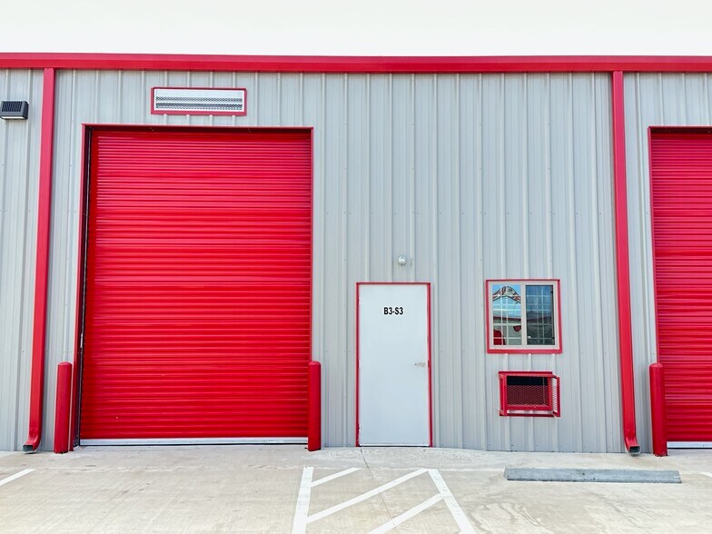 More Photos Of 9525 Boone, Houston Light Distribution For Lease