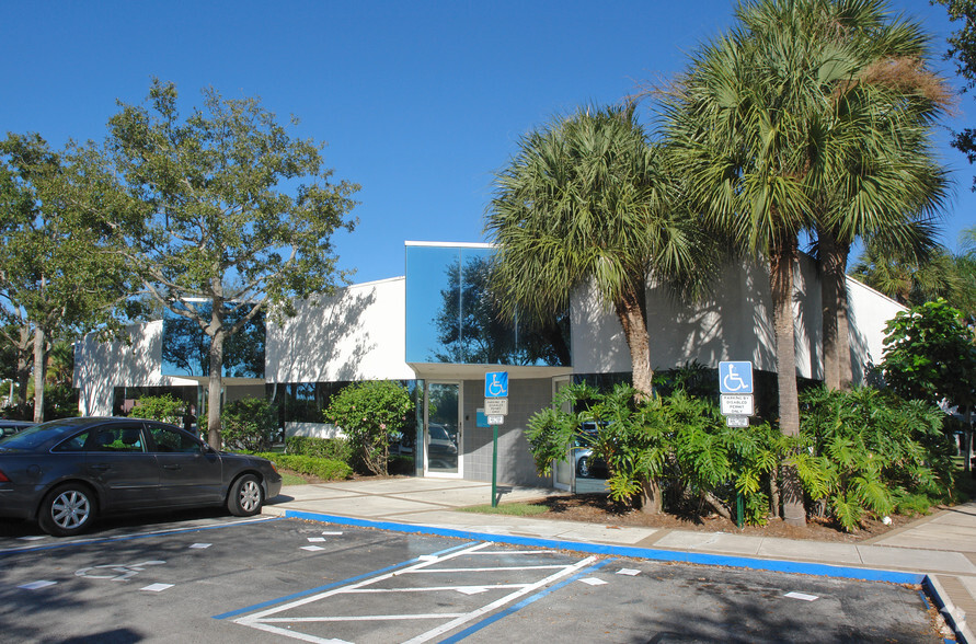 Primary Photo Of 7800 Peters Rd, Plantation Unknown For Lease