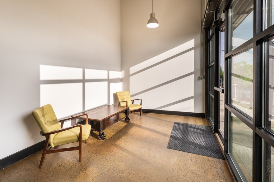 More Photos Of 5553 Peachtree Rd, Chamblee Loft Creative Space For Lease