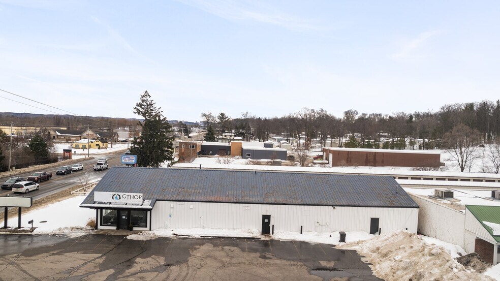 More Photos Of 3211 N Garfield, Traverse City Freestanding For Sale