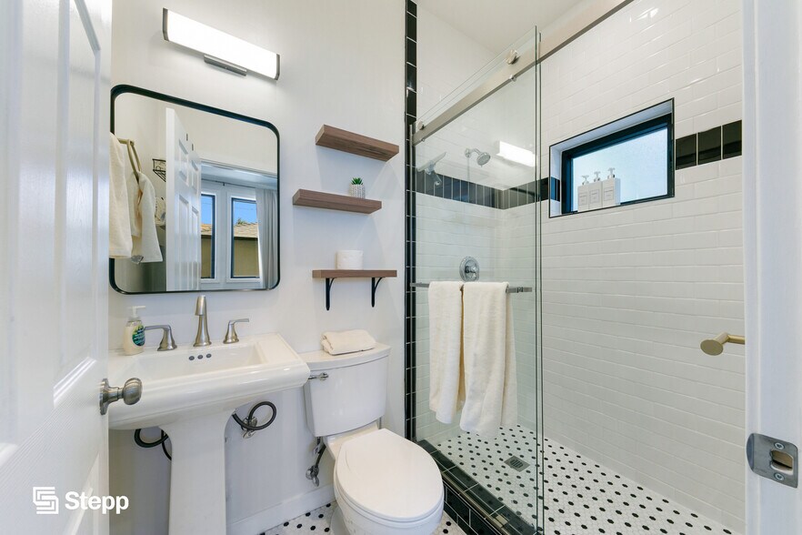 More Photos Of 1317 E 1st St, Long Beach Apartments For Sale