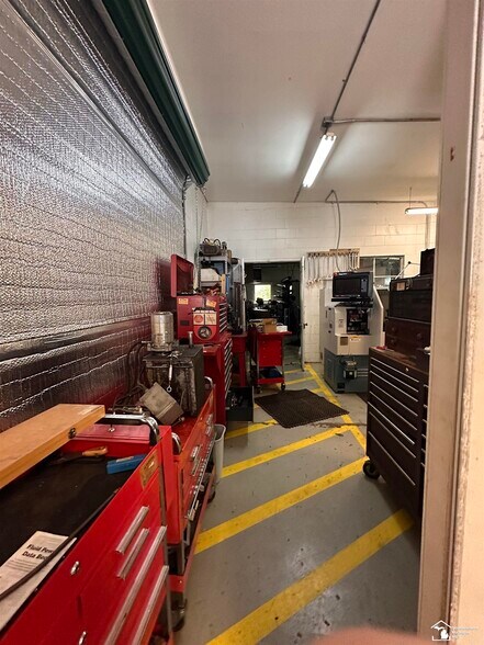 More Photos Of 420-440 Carey St, Deerfield Manufacturing For Sale