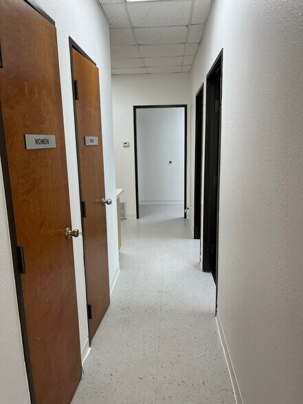 More Photos Of 301 Thomas Pl, Everman Warehouse For Lease