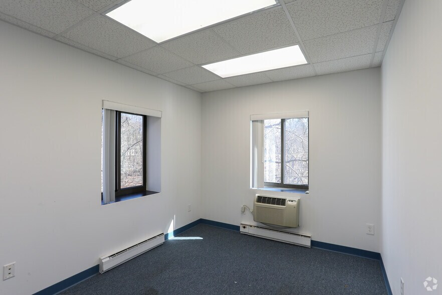 More Photos Of 395 Totten Pond Rd, Waltham Office For Lease