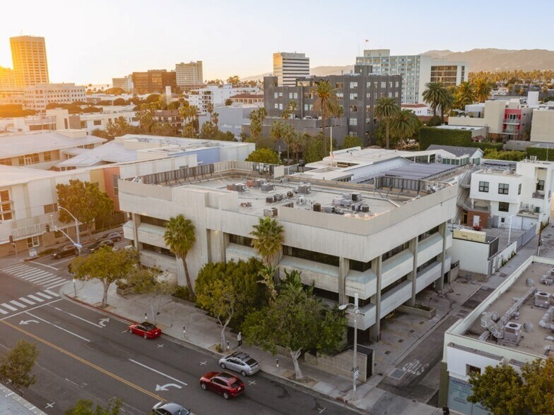 More Photos Of 701 Santa Monica Blvd, Santa Monica Office For Sale