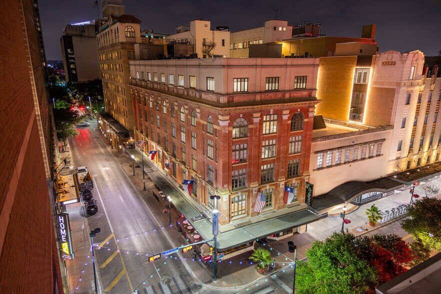 More Photos Of 600 Navarro St, San Antonio Office For Sale