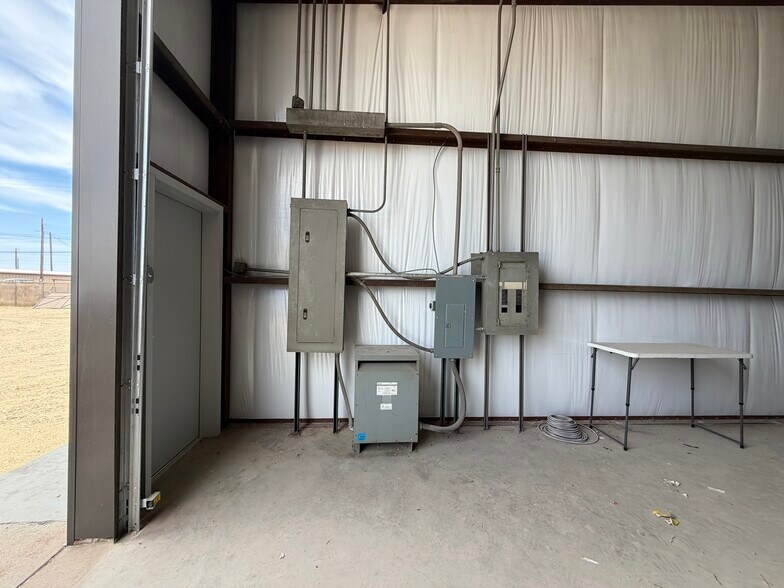 More Photos Of 2012 46th St, Odessa Industrial For Lease