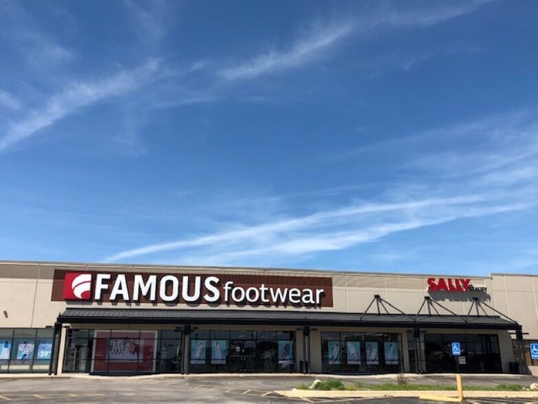 More Photos Of 6920-6930 W Kellogg Dr, Wichita Freestanding For Lease