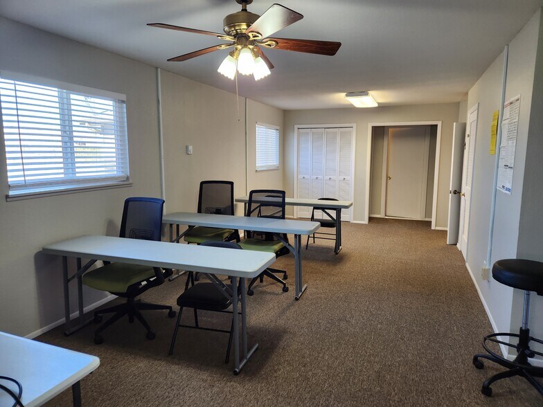 More Photos Of 445 Kristen Ct, Montrose Warehouse For Sale