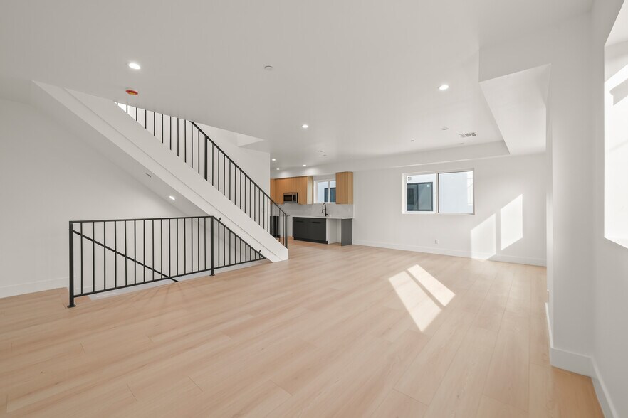 More Photos Of 913 N Hobart Blvd, Los Angeles Apartments For Sale