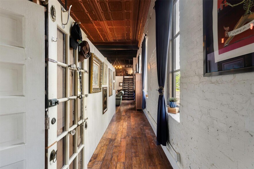 More Photos Of 201 W Main St, Cumby Office For Sale