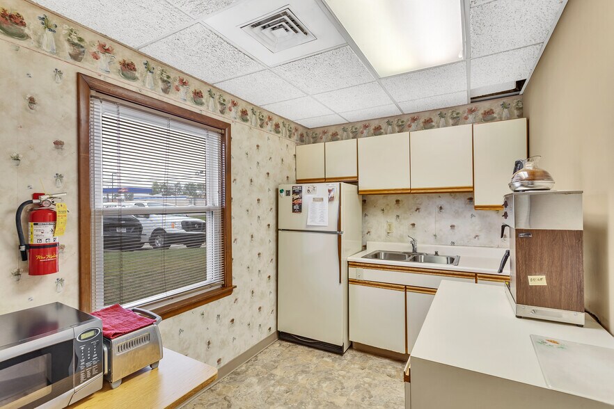 More Photos Of 50 Seco Rd, Monroeville Office For Sale