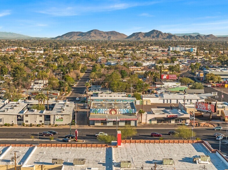 More Photos Of 724 W Indian School Rd, Phoenix Showroom For Sale