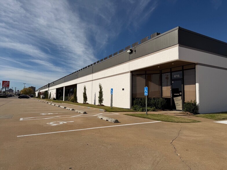 More Photos Of 6701-6715 E 41st St, Tulsa Storefront For Lease