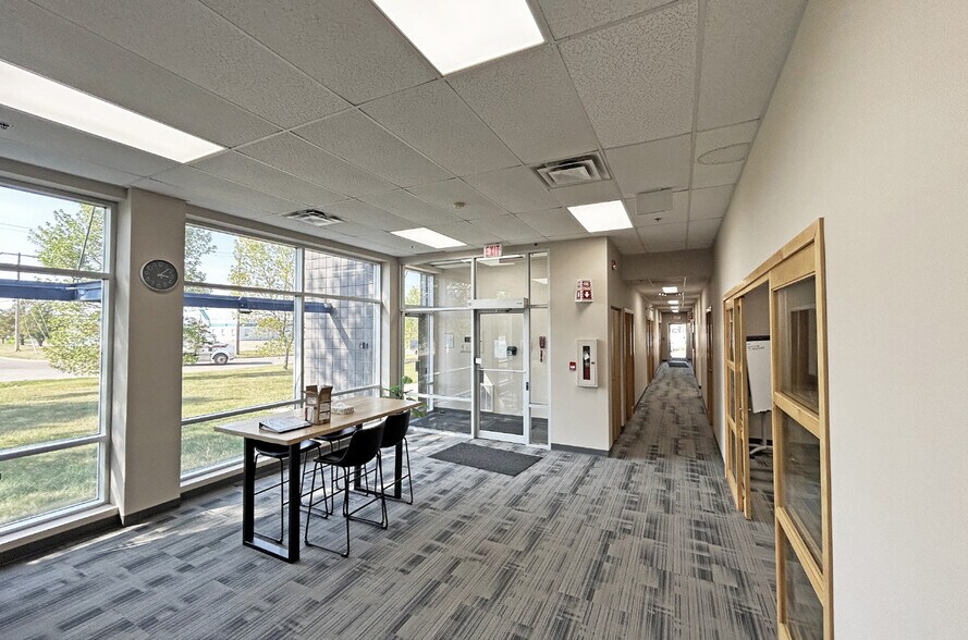 More Photos Of 8301 113th St, Fort Saskatchewan Flex For Sale