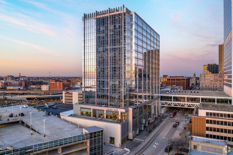 More Photos Of 833 E Michigan St, Milwaukee Office For Lease