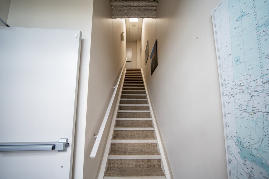 More Photos Of 120 Pembina Rd, Sherwood Park Light Manufacturing For Sale