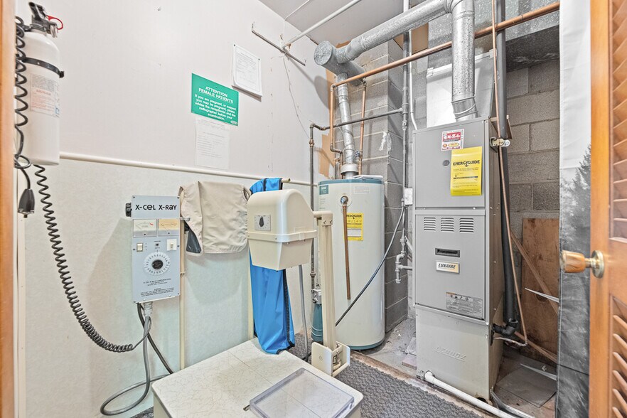 More Photos Of 293 N Ellsworth Ave, Salem Medical For Sale