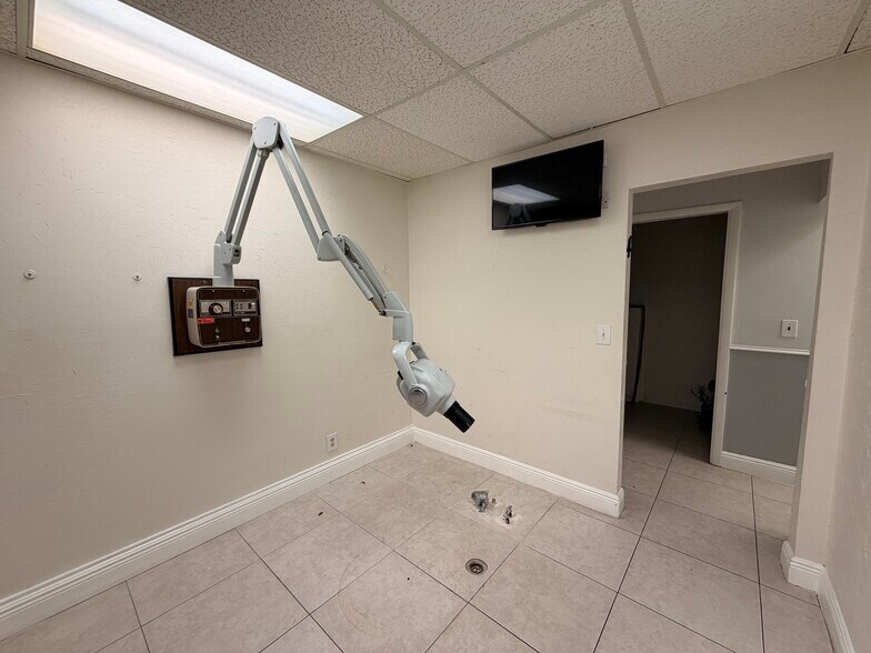 More Photos Of 2331 N State Road 7, Lauderdale Lakes Office For Sale