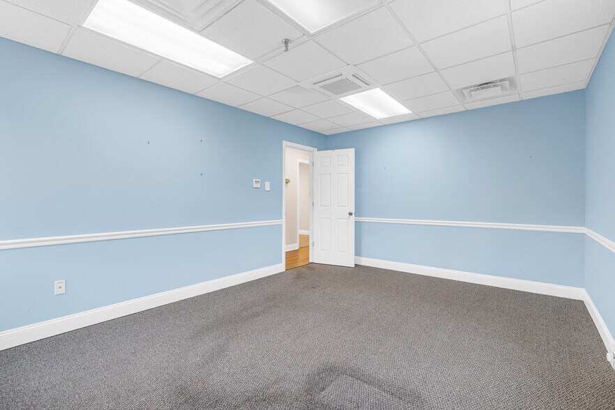 More Photos Of 727 Raritan Rd, Clark Office For Lease
