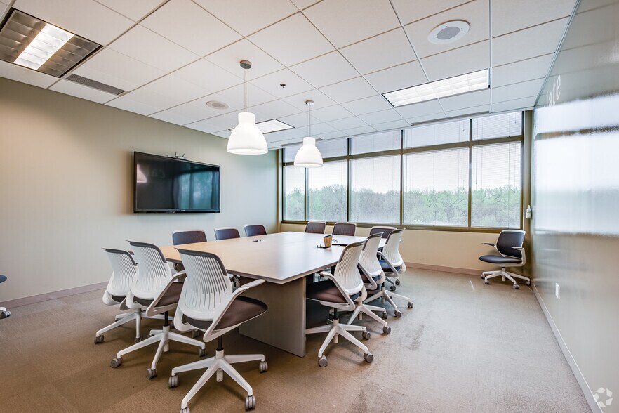 More Photos Of 2655 Eagan Woods Dr, Eagan Office For Lease