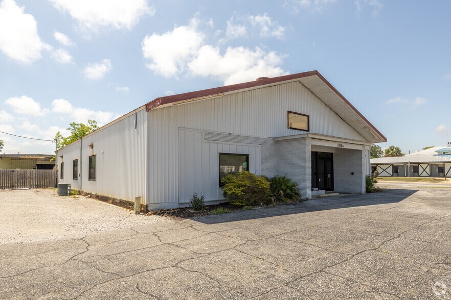 More Photos Of 101 S John Sims Pky, Valparaiso Warehouse For Lease