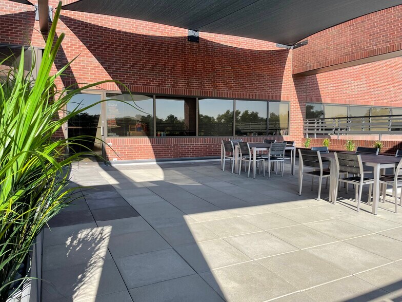 More Photos Of 2696 S Colorado Blvd, Denver Unknown For Lease