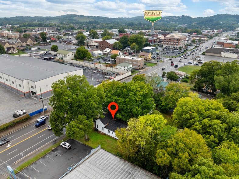 More Photos Of 226 E Main St, Sevierville Freestanding For Sale