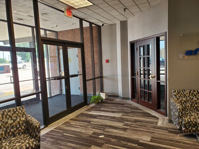 More Photos Of 404 Brock Dr, Bloomington Office For Sale