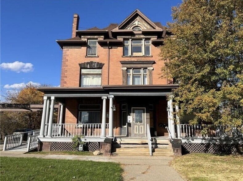 More Photos Of 107 E Wallace Ave, New Castle Office For Sale