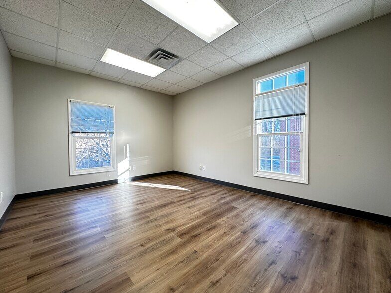 More Photos Of 406 Blankenbaker Pky, Louisville Office For Sale