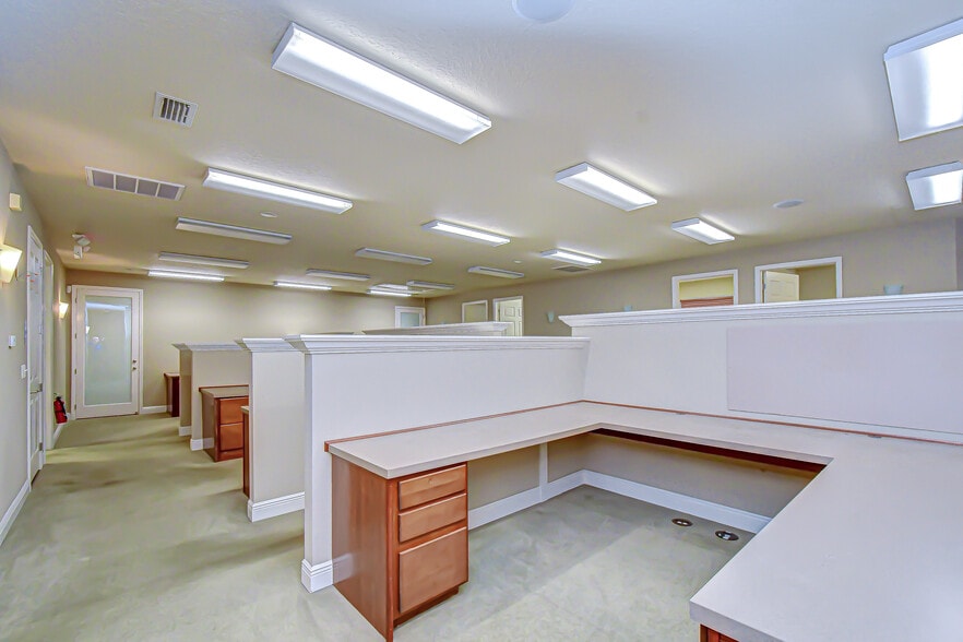 More Photos Of 6928 Linebaugh Ave, Tampa Office For Sale