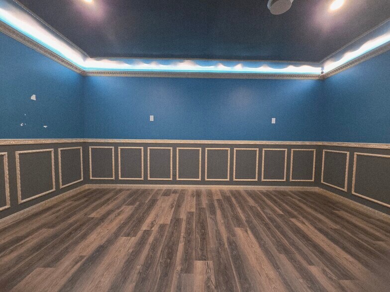 More Photos Of 4731 Garden City Rd, Richmond Storefront For Lease