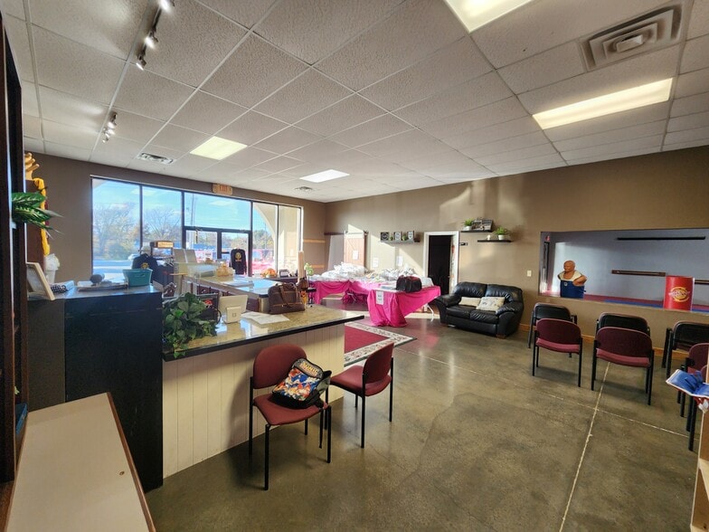 More Photos Of 6005-6011 S Mingo Rd, Tulsa Storefront Retail Office For Sale