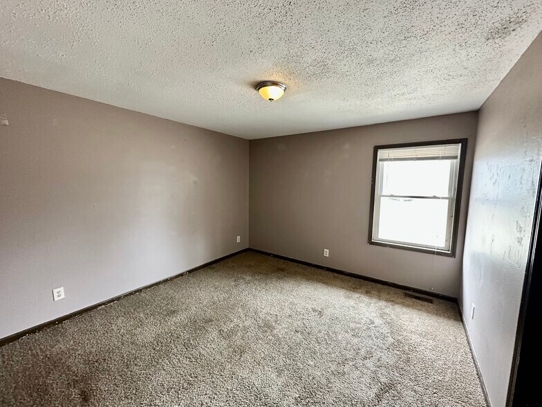 More Photos Of 1001 S Davis St, Kirksville Sorority Fraternity House For Sale