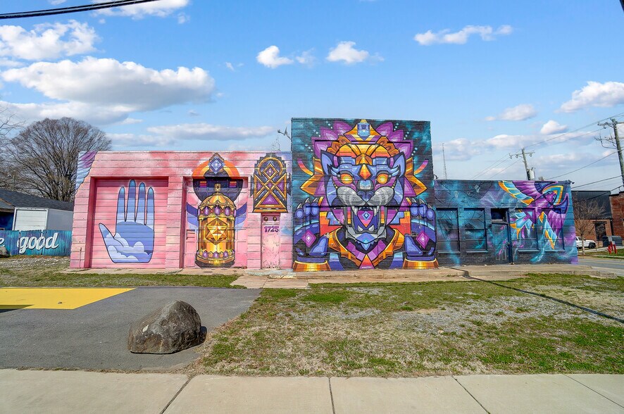 More Photos Of 1725 N Tryon St N, Charlotte Freestanding For Sale