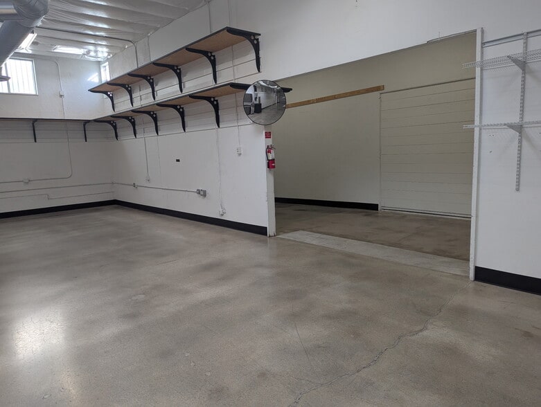 More Photos Of 530 Cypress Ave, Hermosa Beach Warehouse For Lease