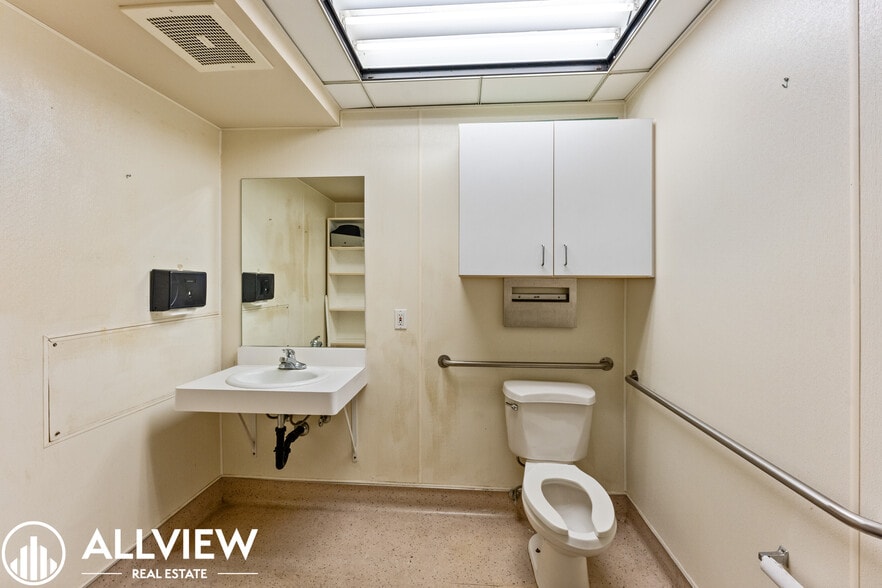 More Photos Of 263 Forest Ave, Laguna Beach Freestanding For Lease