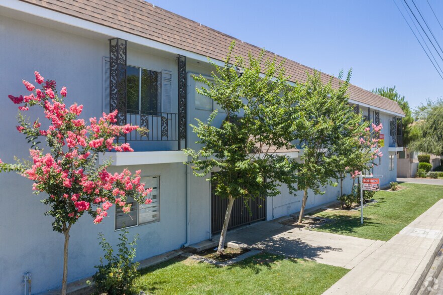 More Photos Of 3143 S H St, Bakersfield Apartments For Sale