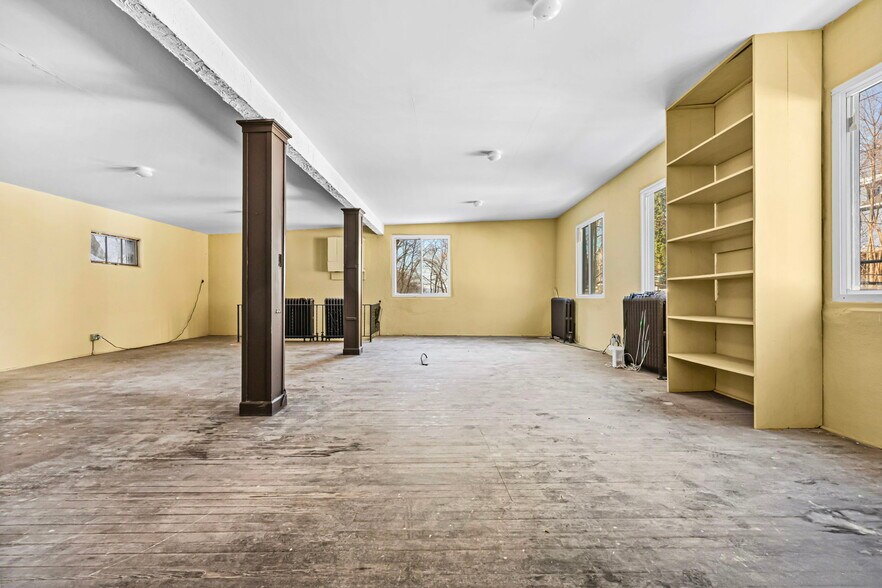 More Photos Of 68 Brook St, Croton On Hudson Showroom For Sale