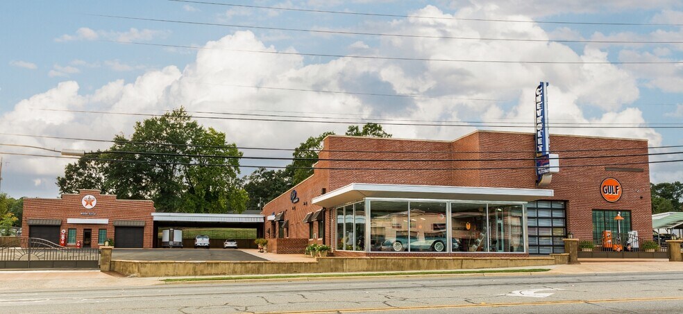 More Photos Of 10601 Commerce St, Summerville Auto Dealership For Sale