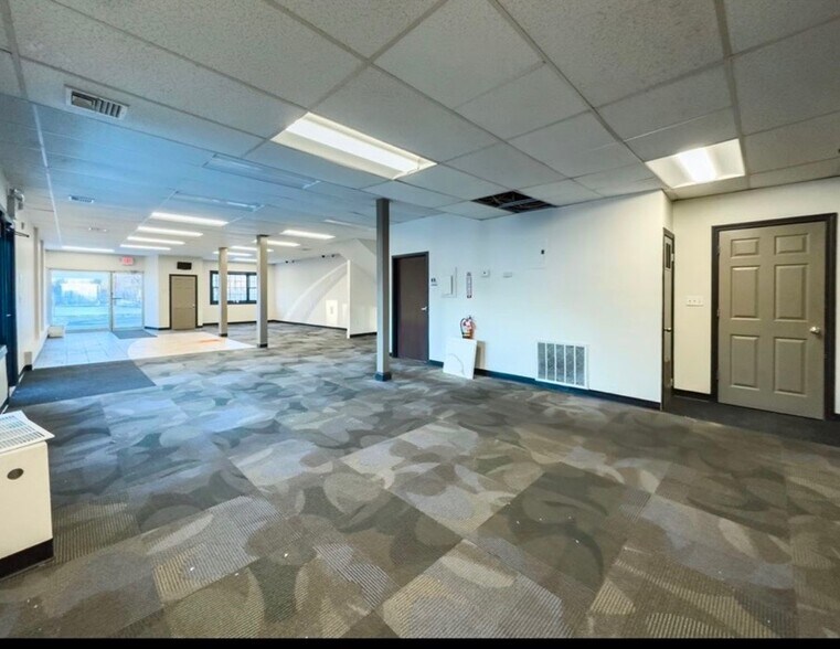 More Photos Of 660 S Union St, Lawrence Warehouse For Sale