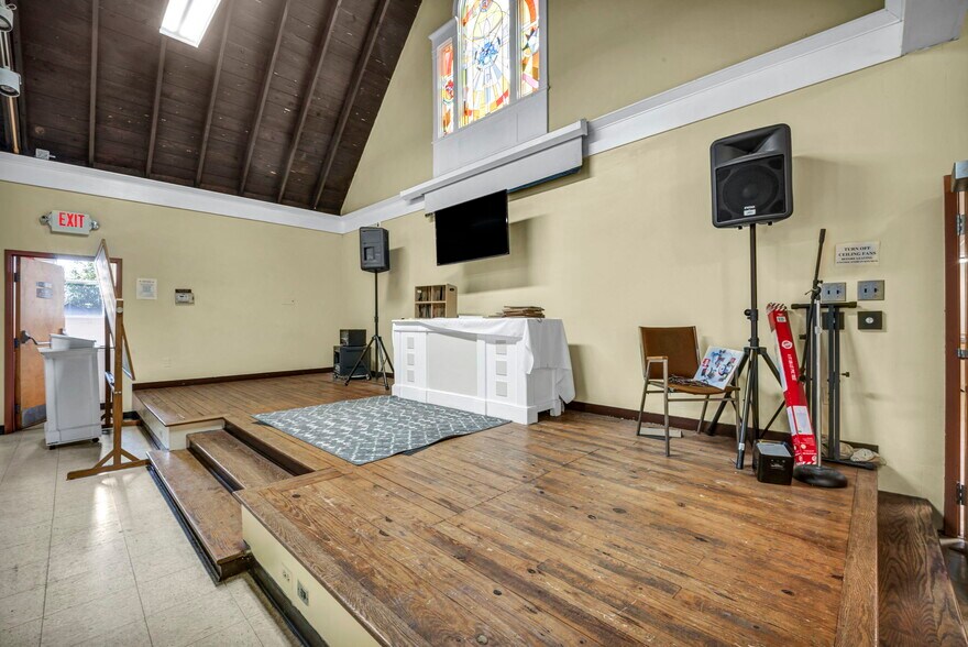More Photos Of 15715 Libby Rd, Maple Heights General Retail For Sale