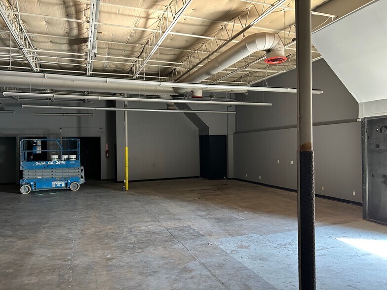 More Photos Of 2429-2458 Walnut Ridge St, Dallas Light Manufacturing For Lease