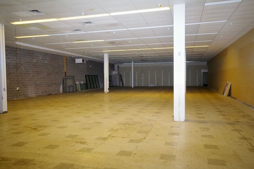 More Photos Of 2820 W Locust St, Davenport Unknown For Lease