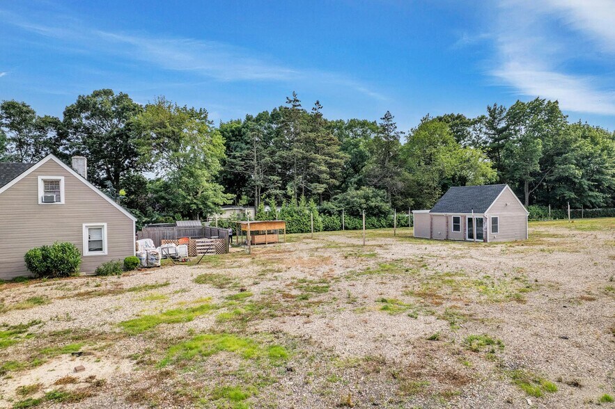 More Photos Of 557 Deer Park Rd, Dix Hills Flex For Sale