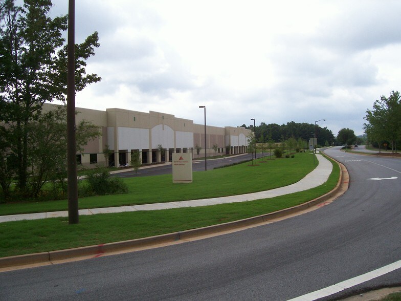 More Photos Of 2021 Cedars Rd, Lawrenceville Warehouse For Lease
