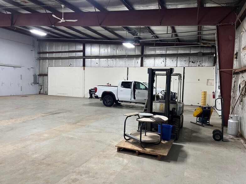 More Photos Of 1240 Stanford Dr, Kankakee Industrial For Sale