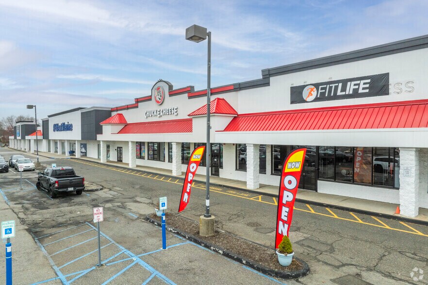 More Photos Of 135-187 Sunrise Hwy, West Islip General Retail For Lease
